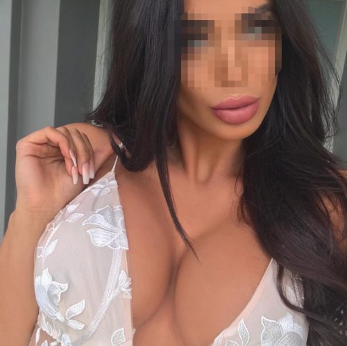 Baş Döndürücü Cazibesiyle: Mut Escort Bayan
