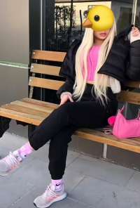 Bambaşka bir Deneyim: Mezitli Eskort Kızlarından Elif Sizi Bekliyor