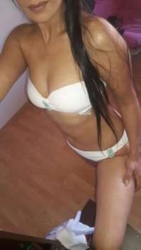 Erdemli Escort Bayan: Zarif ve Tutkulu