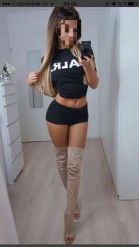 Erdemli'nin Alevlenen Elması: Escort Bayan